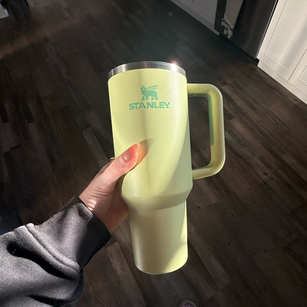 THE QUENCHER H2.0 FLOWSTATE™ TUMBLER | 40 OZ